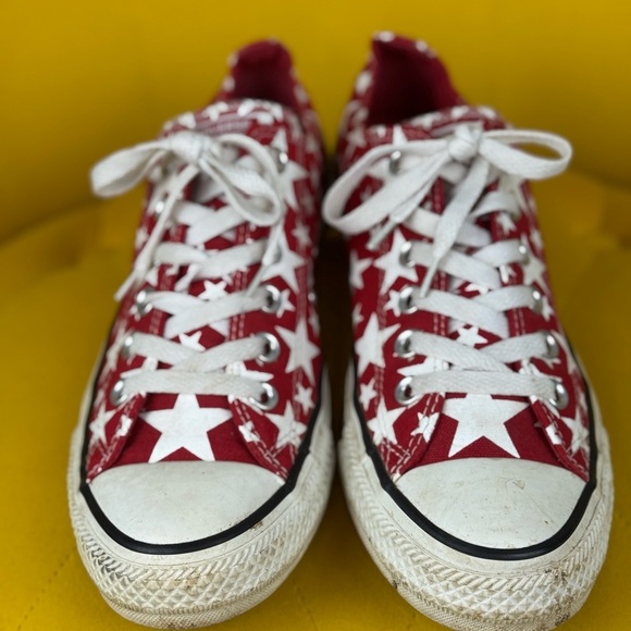 Converse All Star Red White Stars Low Top Sneakers Men's Sz 7 Women's 9 - Picture 3 of 7